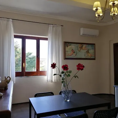 Agora Di לינה וארוחת בוקר פסטום